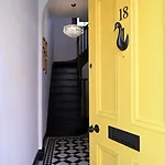 Menagerie House Walk Score 98 *