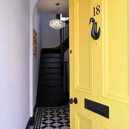 Menagerie House Walk Score 98 *