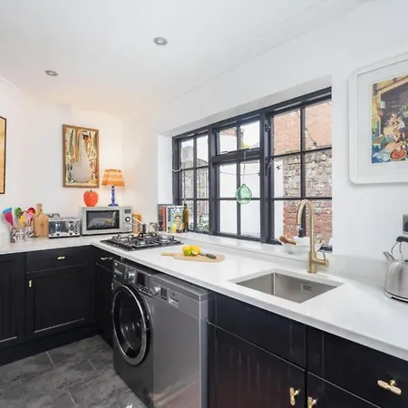 Menagerie House Luxury Cottage, Walk Score 98 * York