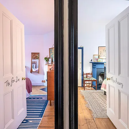 Holiday home Menagerie House Luxury Cottage, Walk Score 98