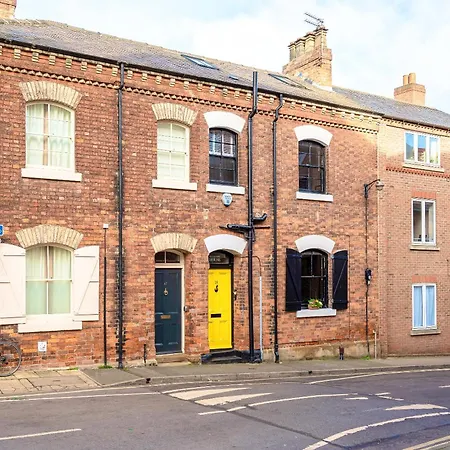 Menagerie House Luxury Cottage, Walk Score 98 Holiday home York