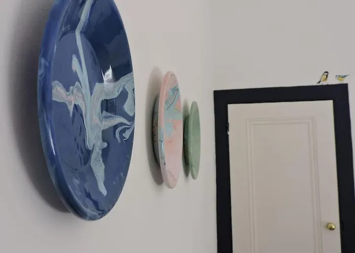 Menagerie House Walk Score 98 *