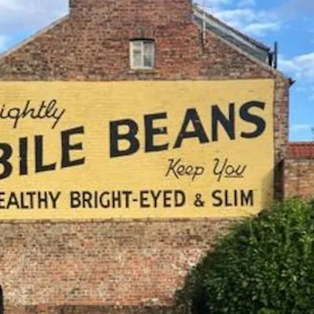 Menagerie House Walk Score 98 * ヨーク