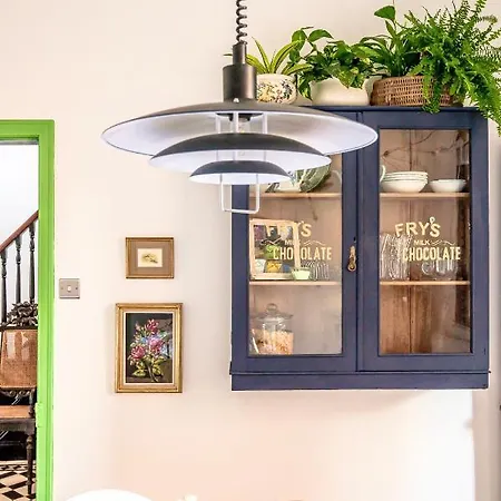 Menagerie House Walk Score 98 別荘 *