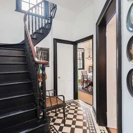 度假居 Menagerie House Walk Score 98