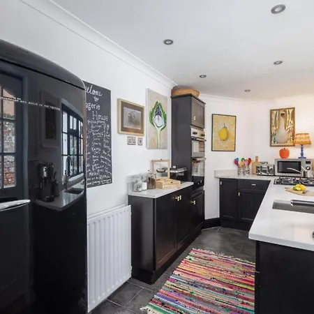 Menagerie House Walk Score 98 *