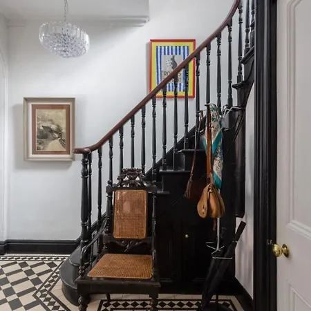 Menagerie House Walk Score 98 別荘 ヨーク