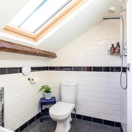 Menagerie House Walk Score 98 *