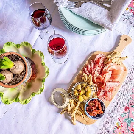 度假居 Menagerie House Walk Score 98