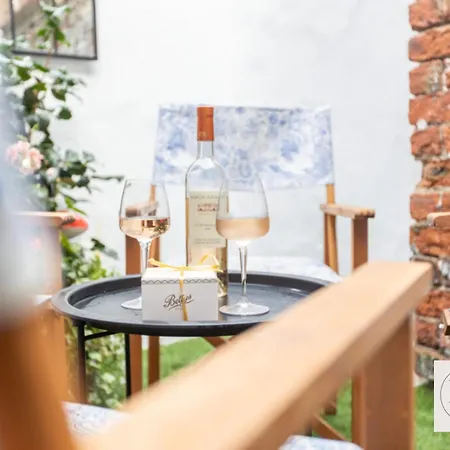 Menagerie House Walk Score 98 * ヨーク